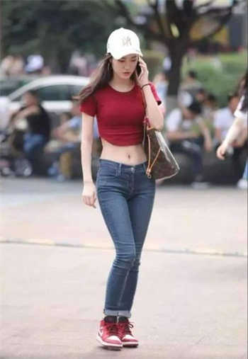 校长和女老师打扑克的电影