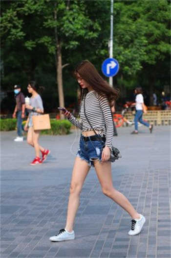 破戒眼的尤莉和半龙少女