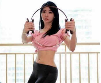 落跑甜心女主郑靓歆