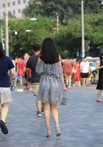 搬浮家沈娜娜