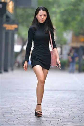 强盗当丈夫面把妻子