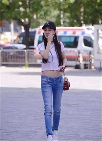 六年级女小学生穿凉鞋图片