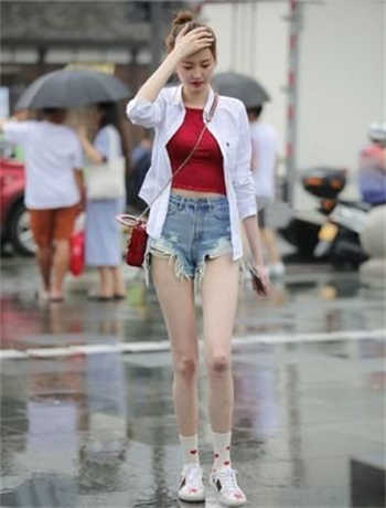 小莹姐的的浮计