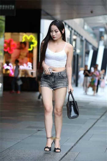 输了就要脱一件又要摸