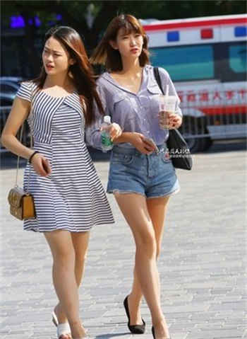 恩啊在楼梯上边走边做