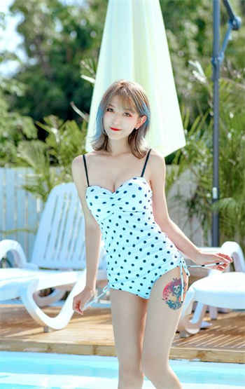 售楼女为了业绩在阳台视频